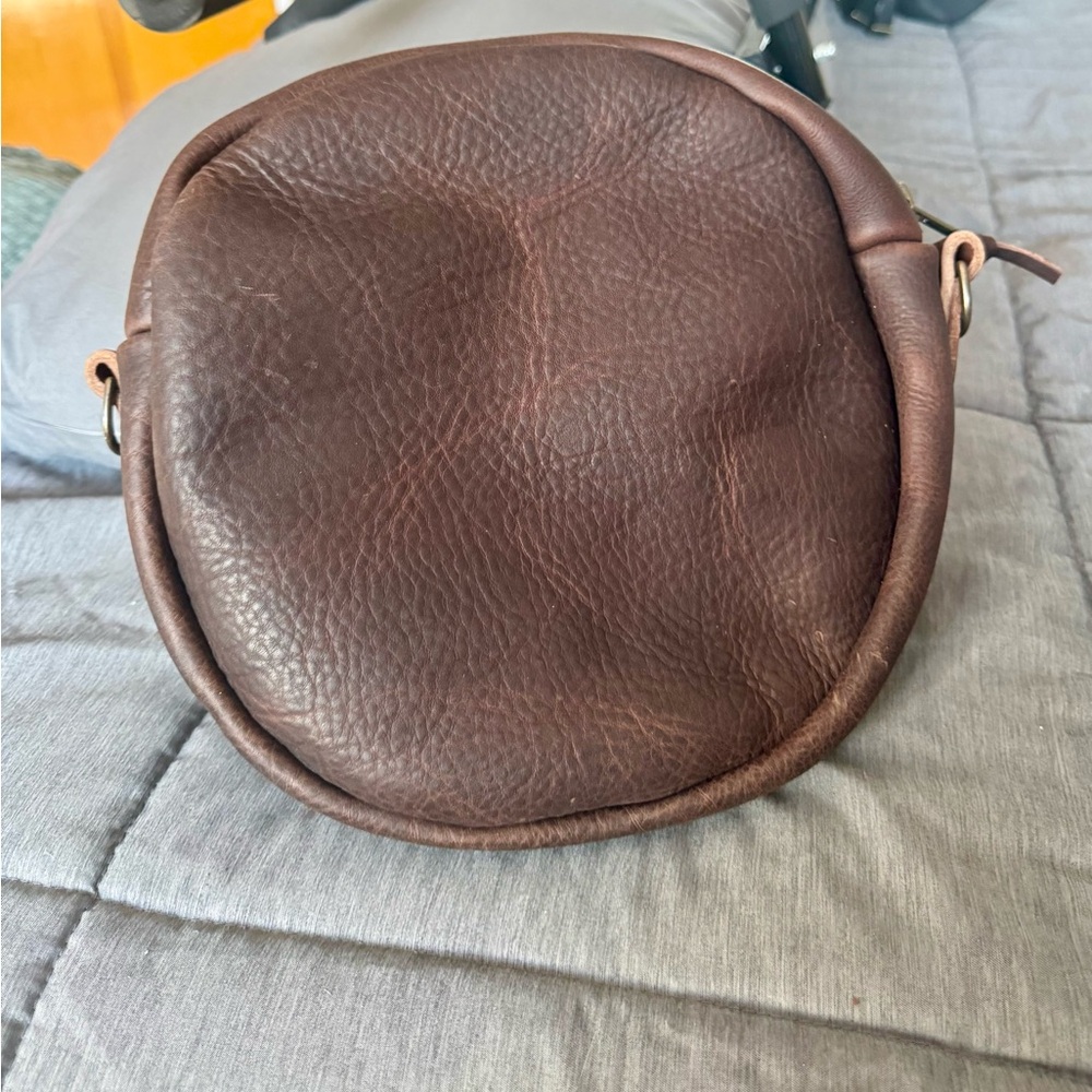 Go Forth Goods Large Mocha Maple Leather Crossbody Bag - Picture 2 of 5
